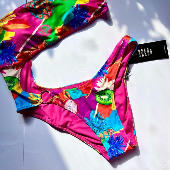 NWT Blackbough Poppy Cut One Piece in Tropical Island Tiki Print Cheeky Fit 🌸 - Picture 3 of 16